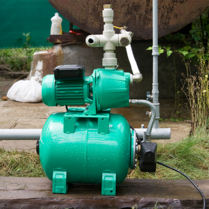The pump comes with advanced features such as self-priming technology, corrosion-resistant coating, and thermal overload protection for enhanced performance and safety. With its sleek design and dependable performance, the Crompton Aquagold pump is ideal for meeting the water pumping requirements of households, gardens, and small buildings.