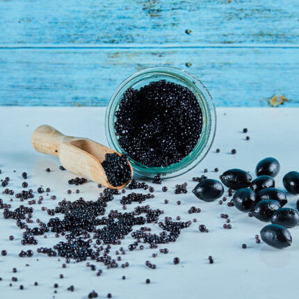 Small, black, teardrop-shaped seeds with a matte finish. Also known as black cumin seeds or black seed, they have a pungent aroma and are used as a spice in culinary and traditional medicine practices.
