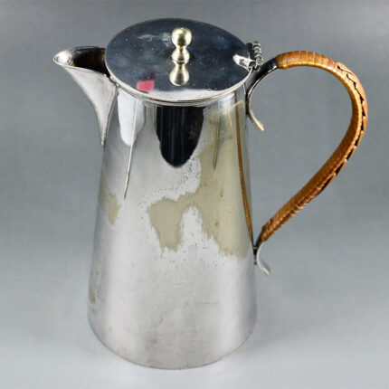 Glass Henja jug with a sturdy handle and spout, ideal for serving beverages or storing liquids